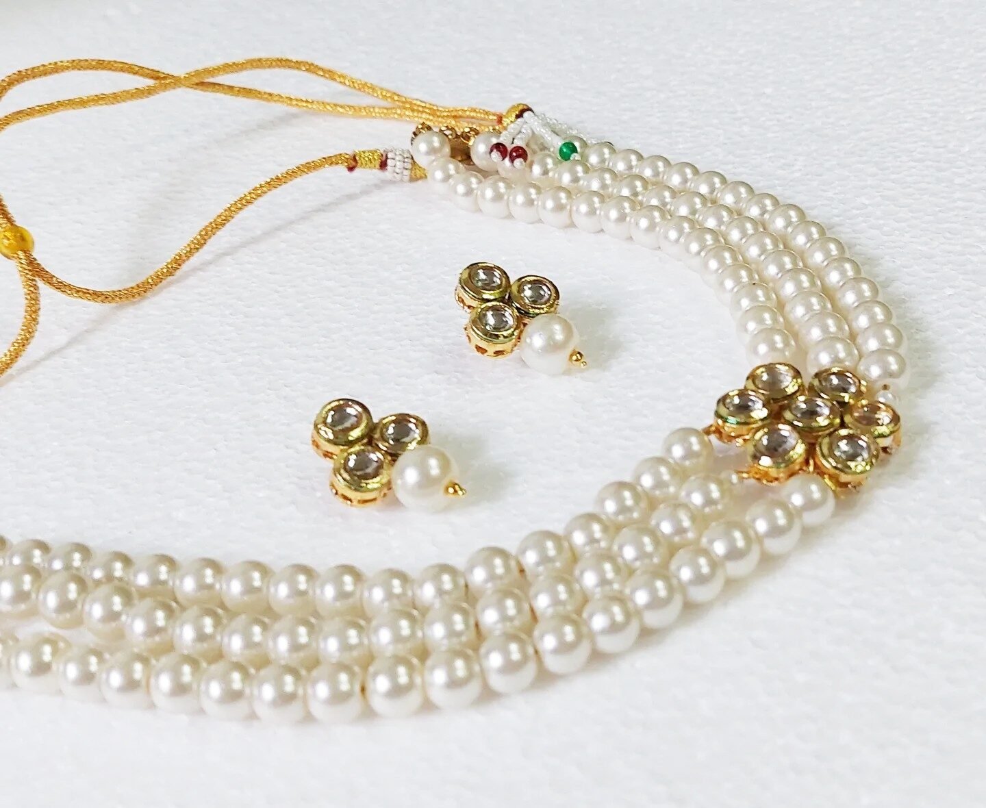 Introducing the Royal Splendor Necklace Set: A Blend of Moti Pearls and Sparkling Kundan Stones